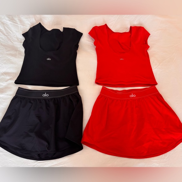 ALO Yoga Black and Red Short Sleeve Tees - Picture 4 of 4